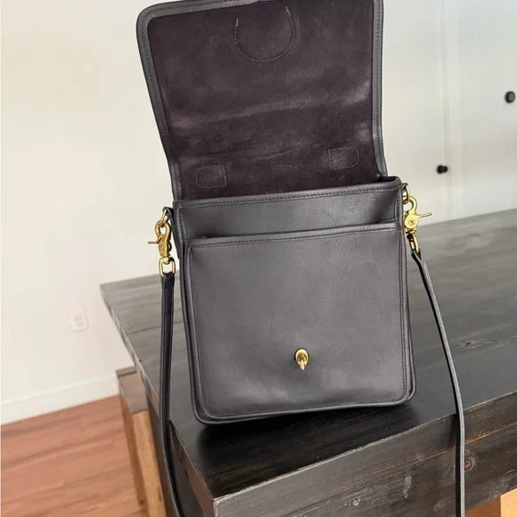 Vintage Coach Station Bag - Picture 3 of 6